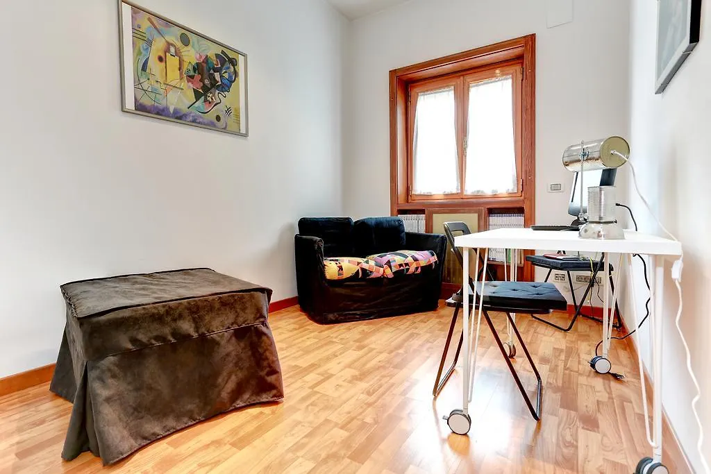 Aurelian Apartment Rom
